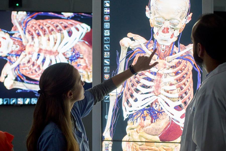 Anatomage table and residents